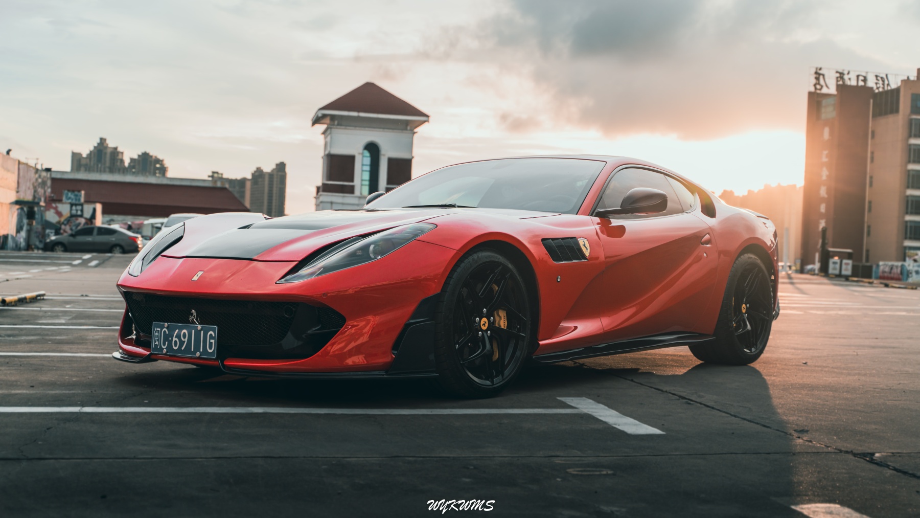 Ferrari 812 MSY Style Dry Carbon Parts - styling view
