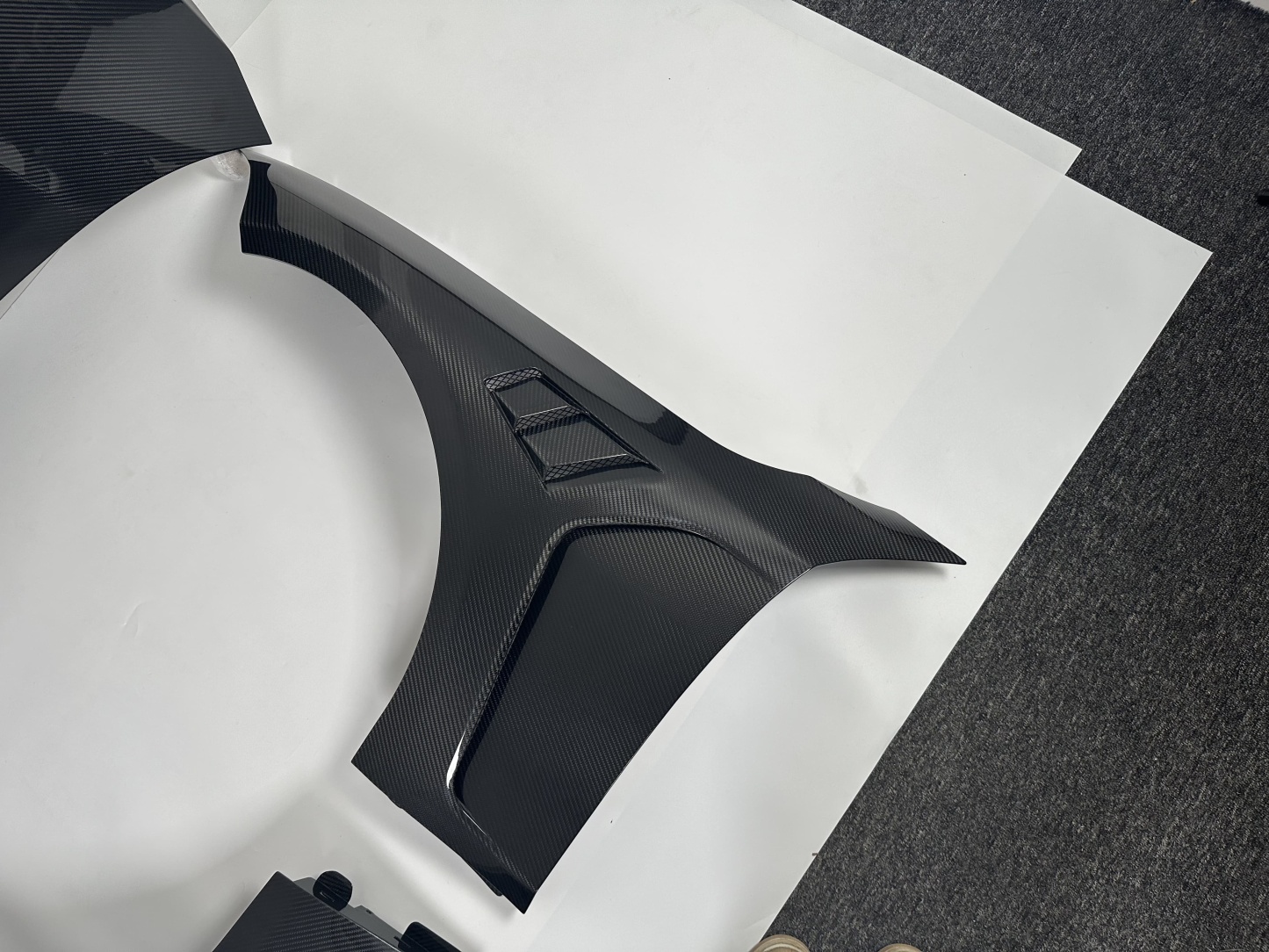 BMW G80 M3/G82 M4 AP Style Dry Carbon Fenders - styling view