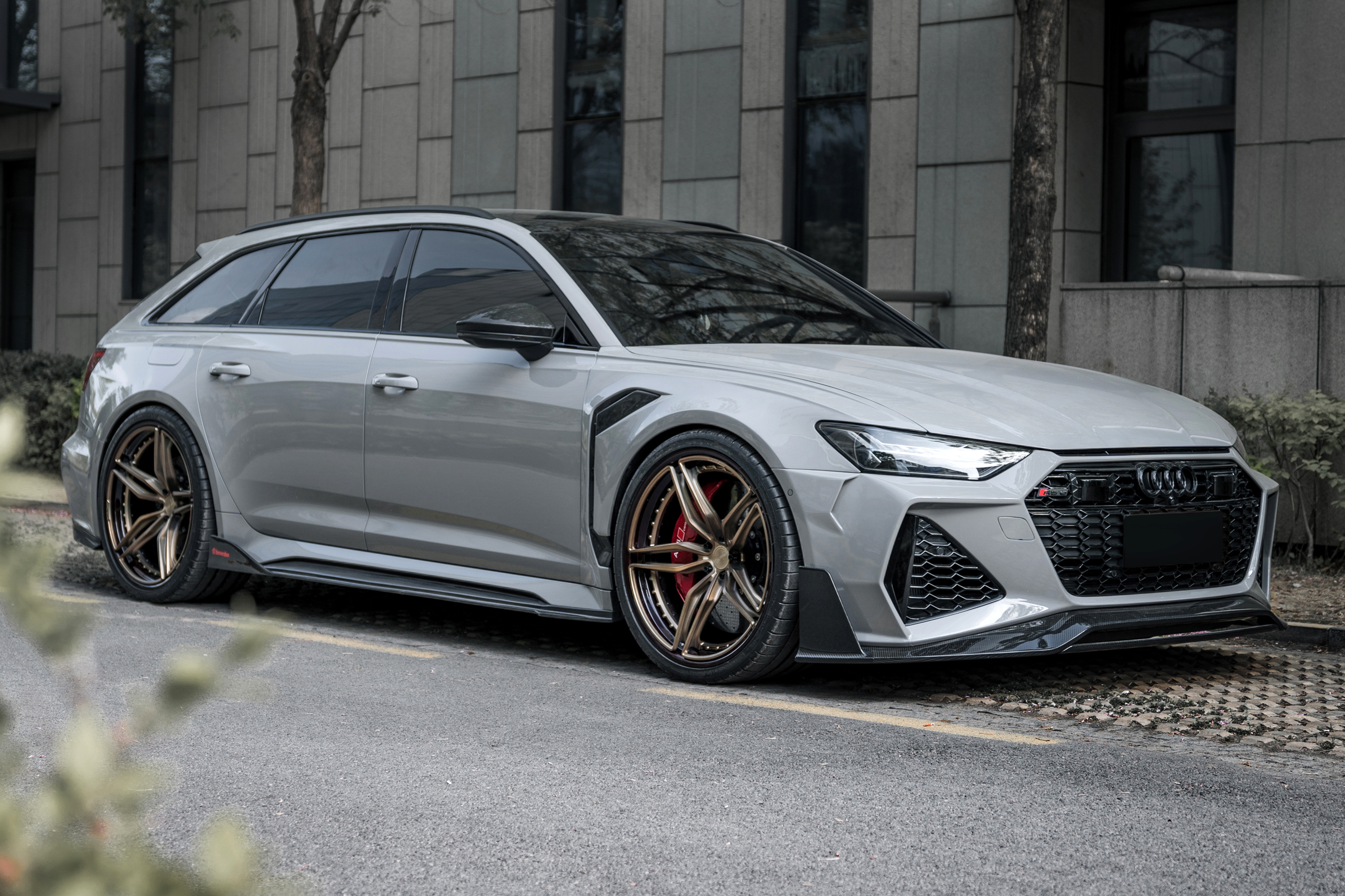 Octopus & Ocean Design Custom Carbon Fiber Wheels - styling view