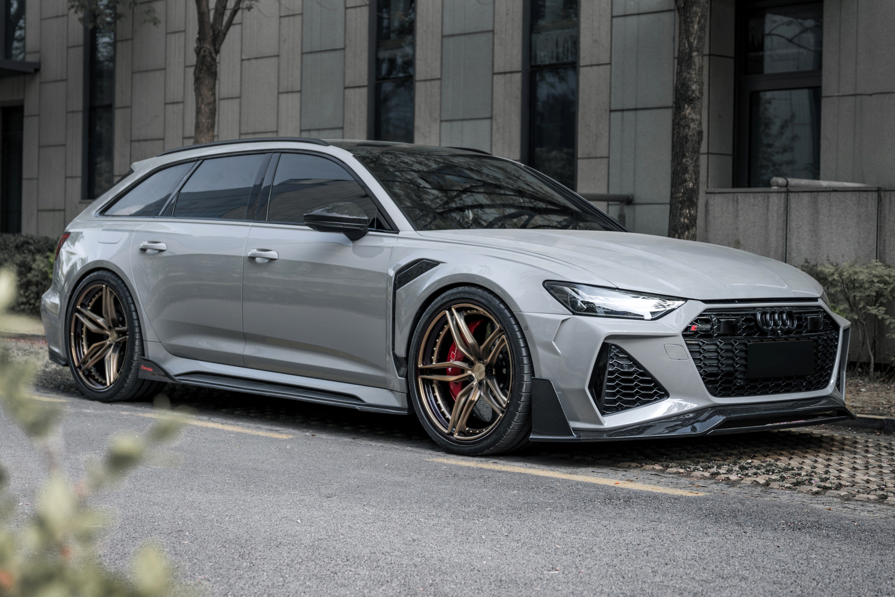 Octopus & Ocean Design Custom Carbon Fiber Wheels - styling view