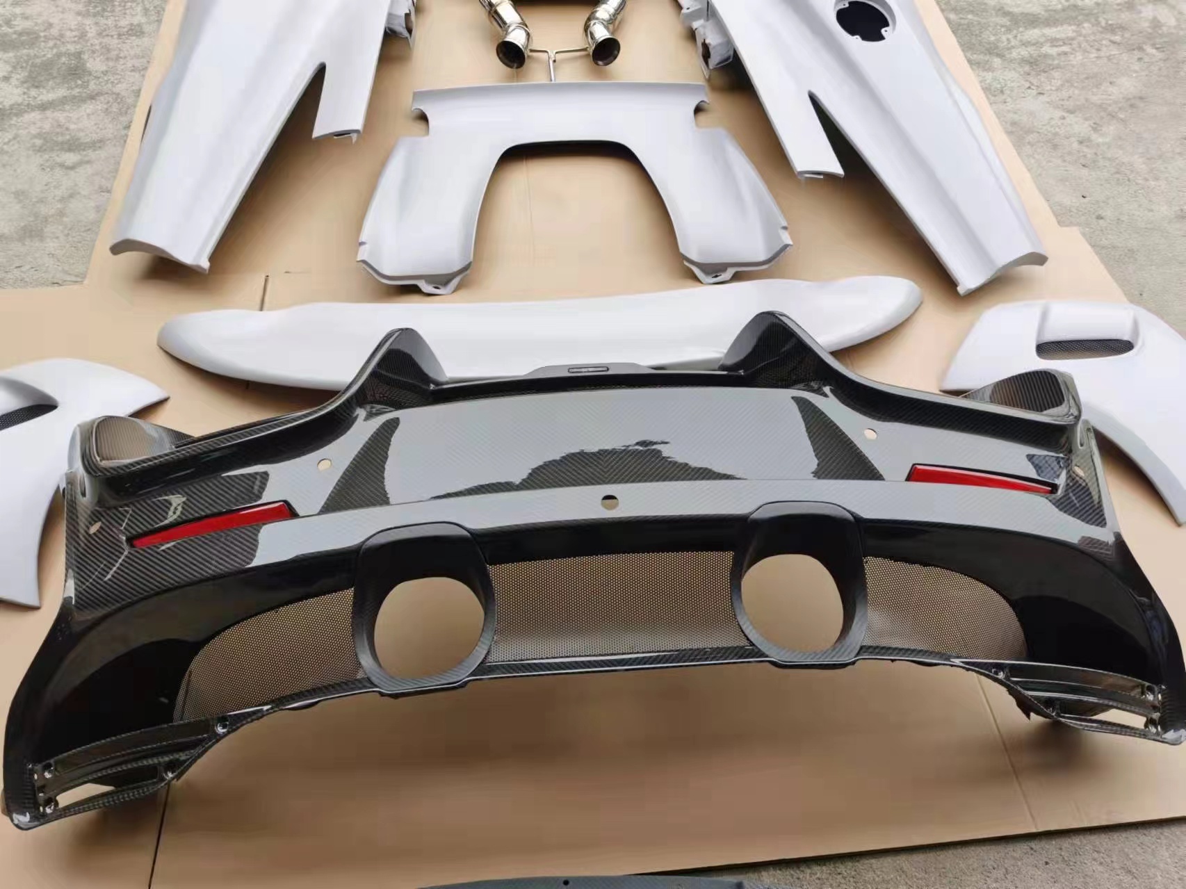 McLaren MP4-12C/625/650S 675LT Style Carbon Conversion Kit - styling view