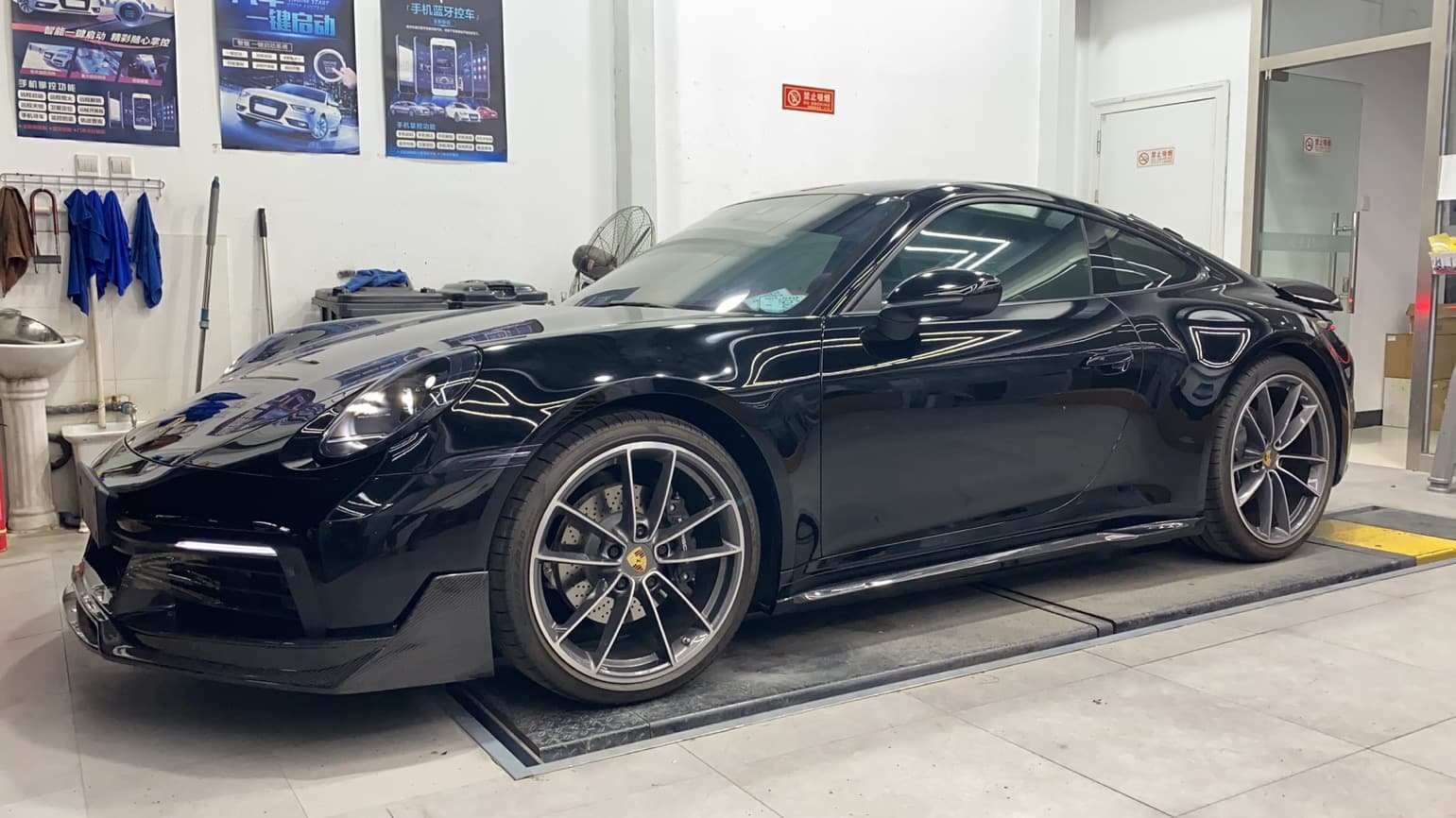 Porsche 911 992.1 Turbo S Style Parts - styling view