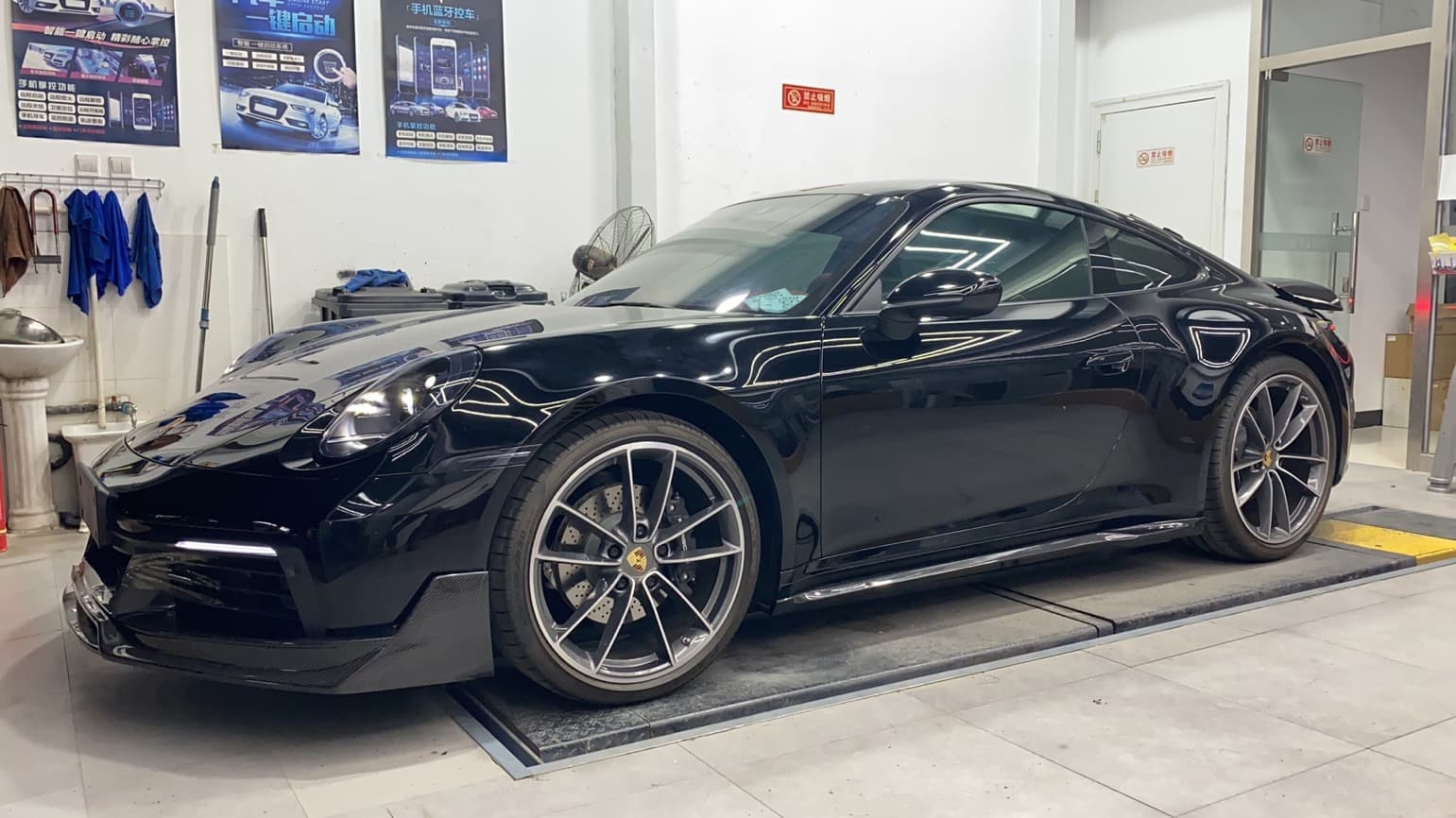 Porsche 911 992.1 Turbo S Style Parts - styling view