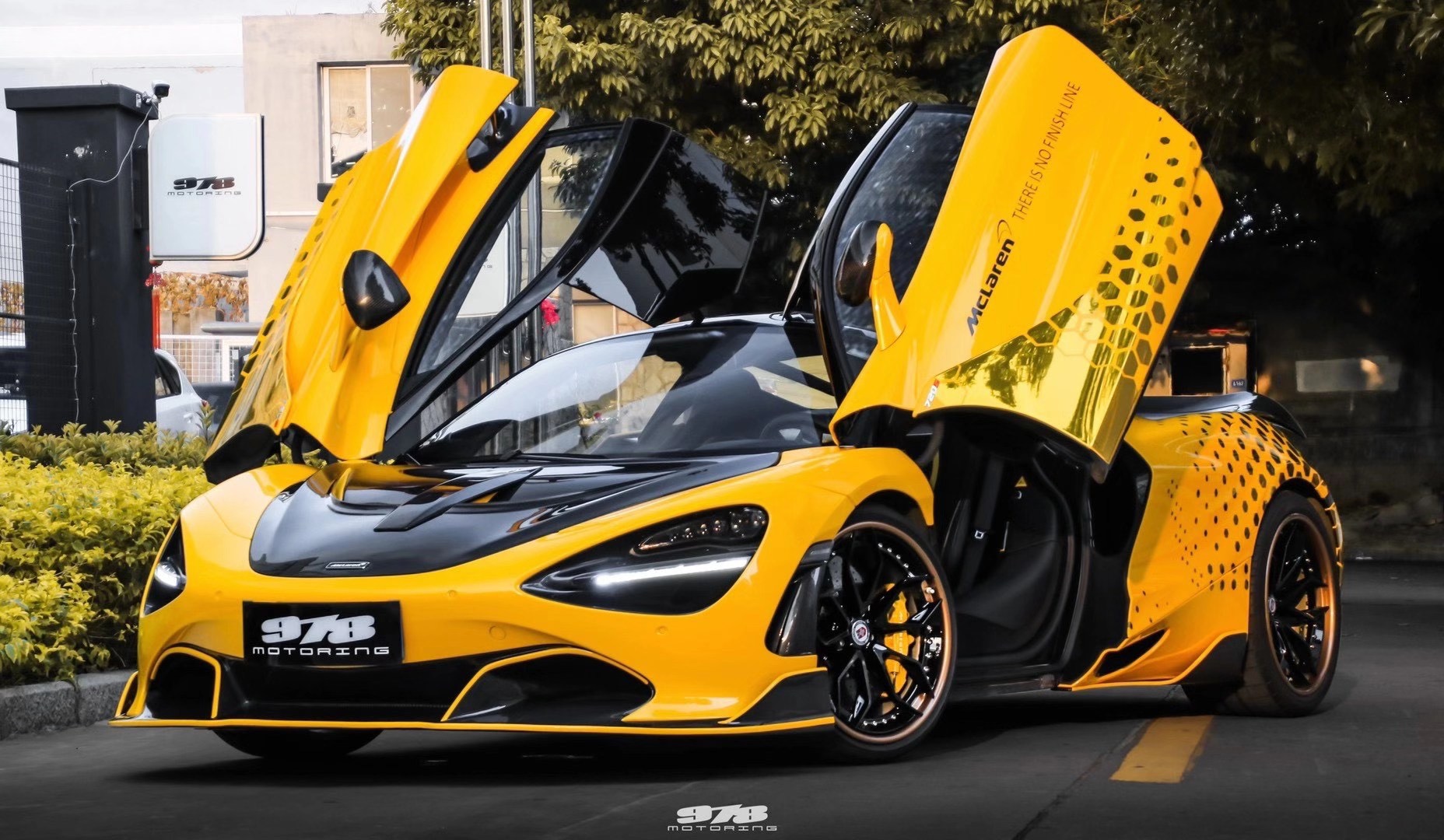 McLaren 720S V Style Carbon Fiber Parts - styling view