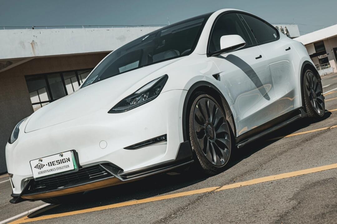 Tesla Model Y Ocean Design Gen 1 Style Dry Carbon Parts - styling view
