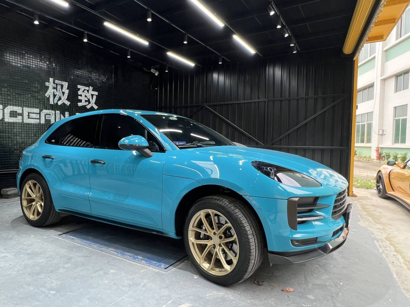 Porsche Macan Turbo ARTISAN Style Parts - styling view