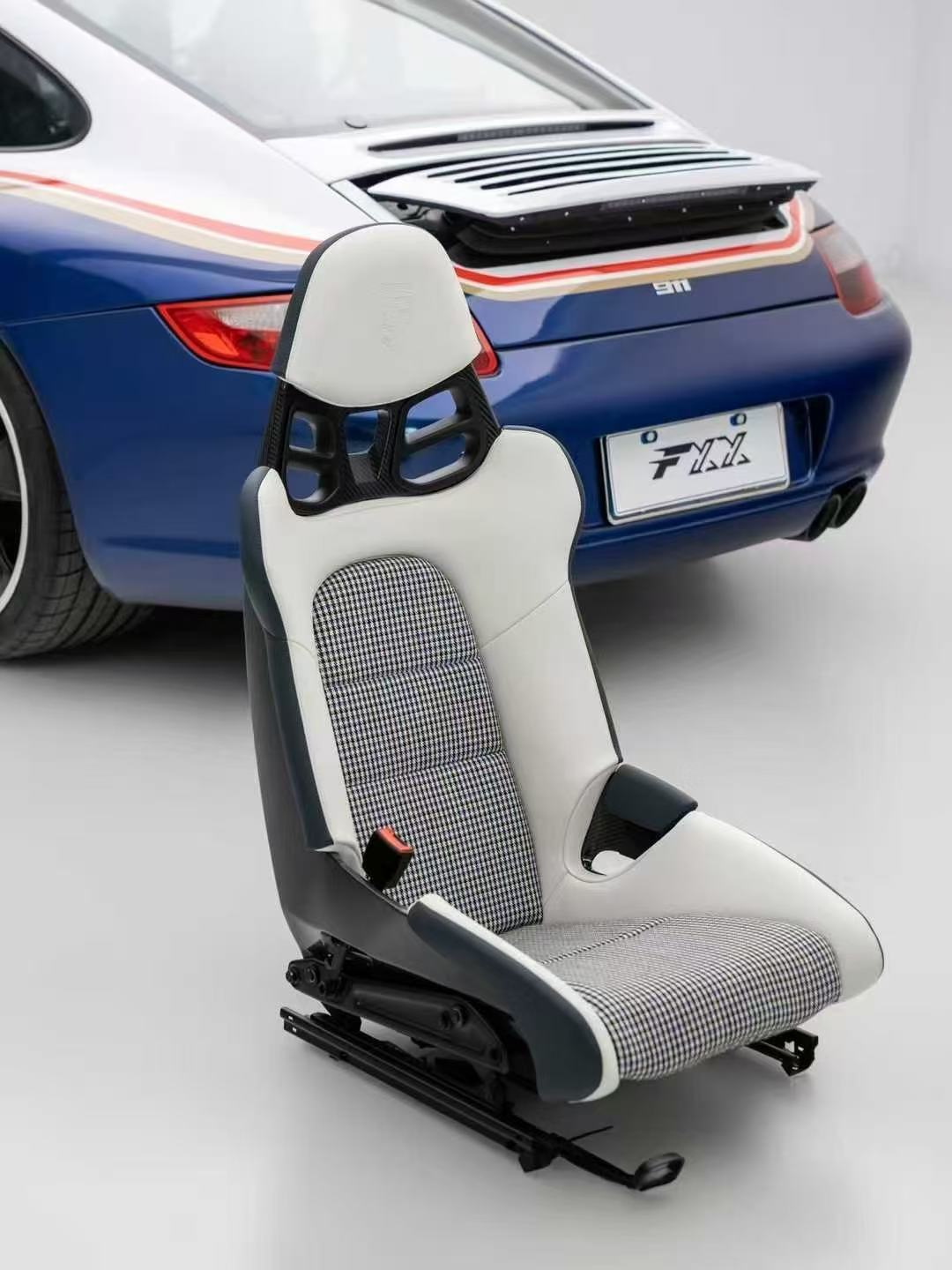 Porsche GT3 RS Style Dry Carbon Bucket Seat - styling view