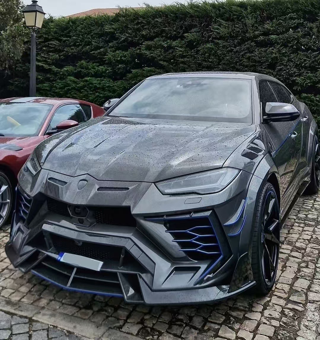Lamborghini Urus MSY Generation 2 Style Dry Carbon Body Kit - styling view