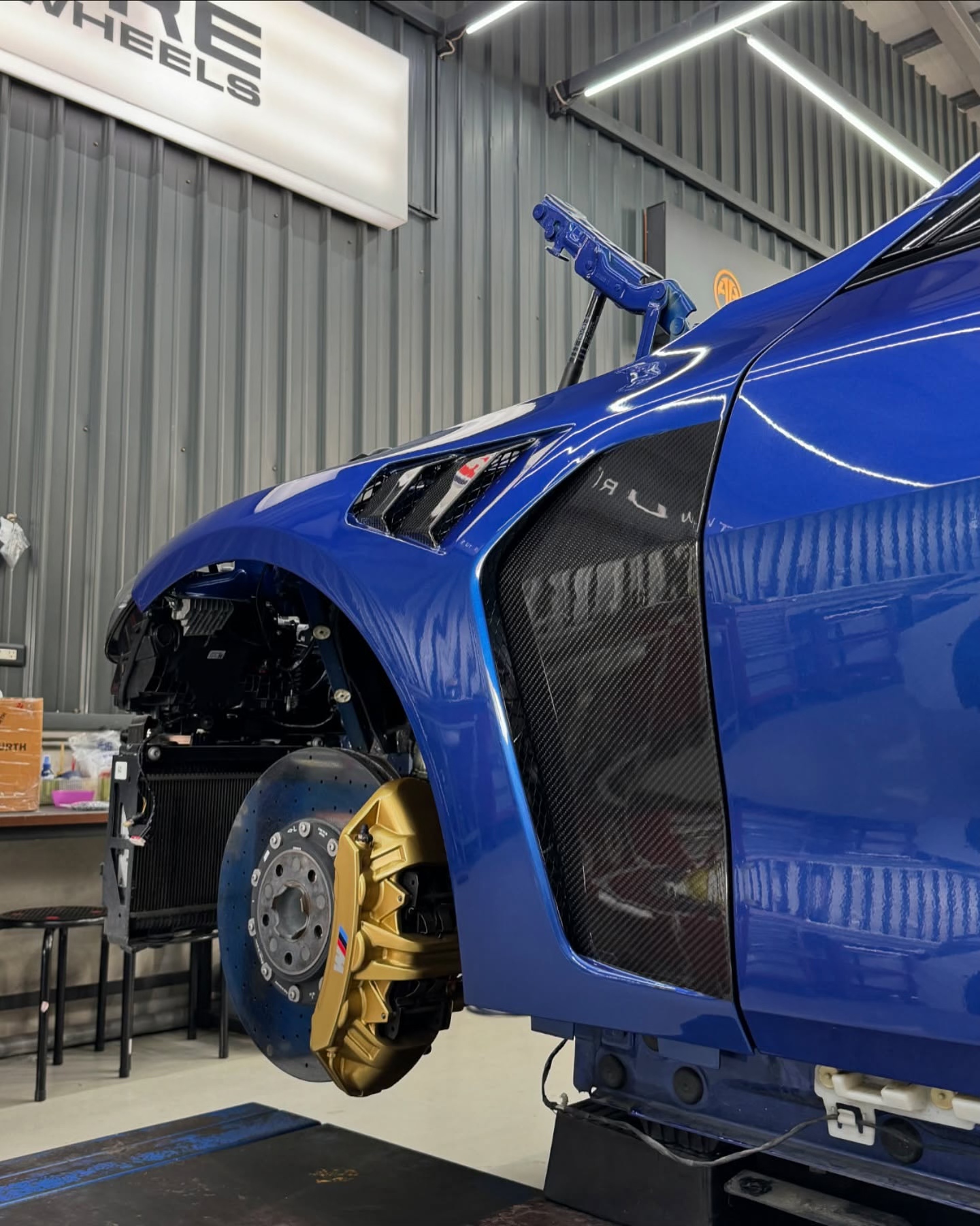 BMW G80 M3/G82 M4 AP Style Dry Carbon Fenders - styling view