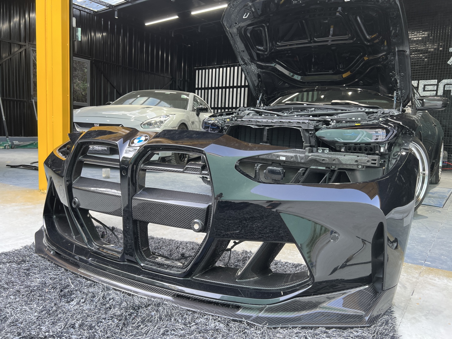 BMW G80 M3/G82 M4 V Style Dry Carbon Parts - styling view