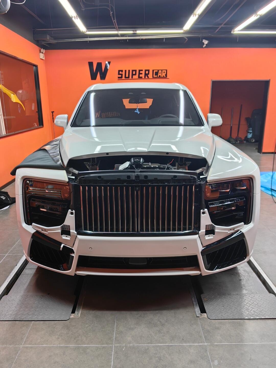 Rolls-Royce Cullinan 2025 Style Conversion Kit - styling view