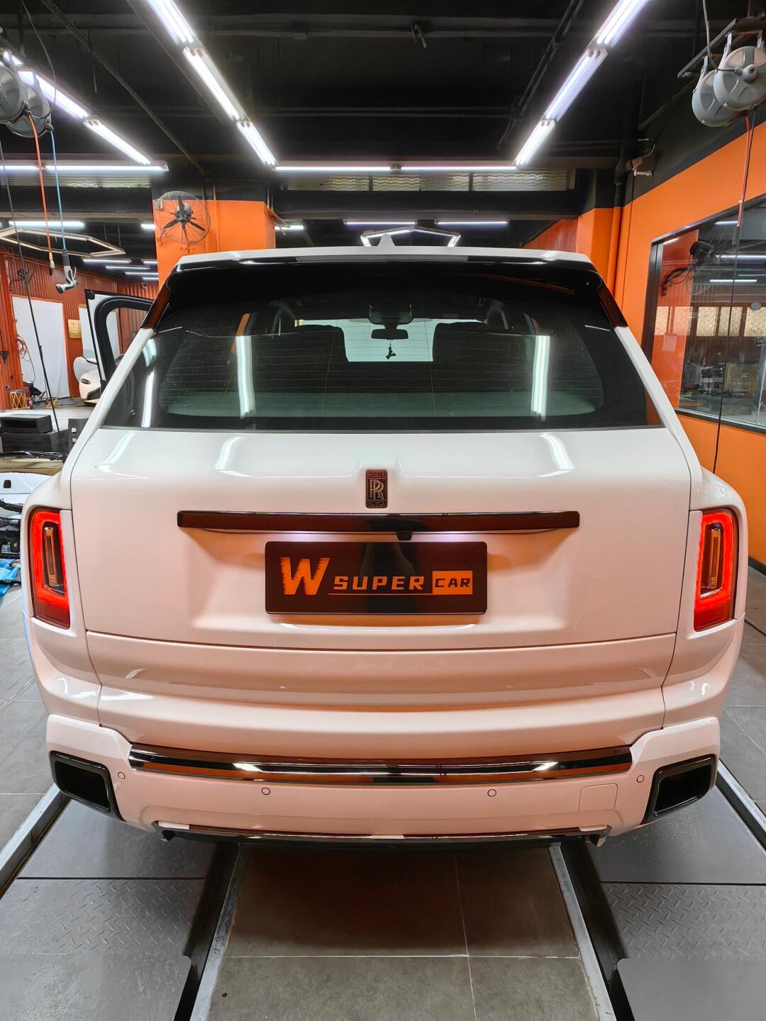 Rolls-Royce Cullinan 2025 Style Conversion Kit - styling view