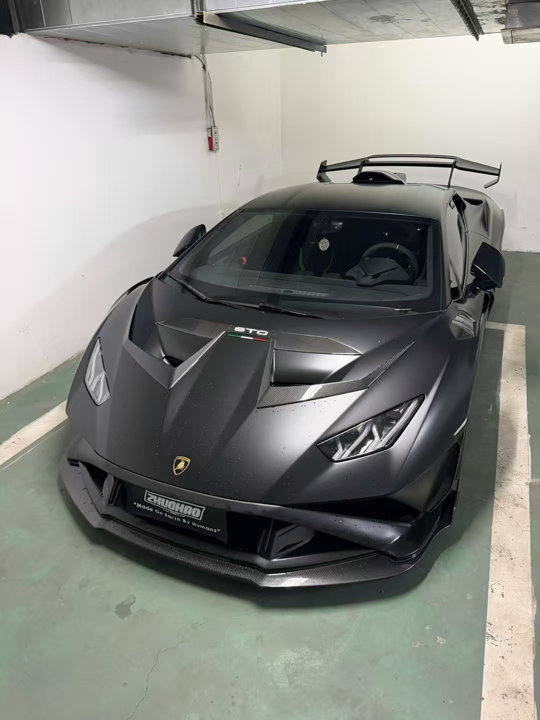 Lamborghini STO V Style Dry Carbon Parts - styling view