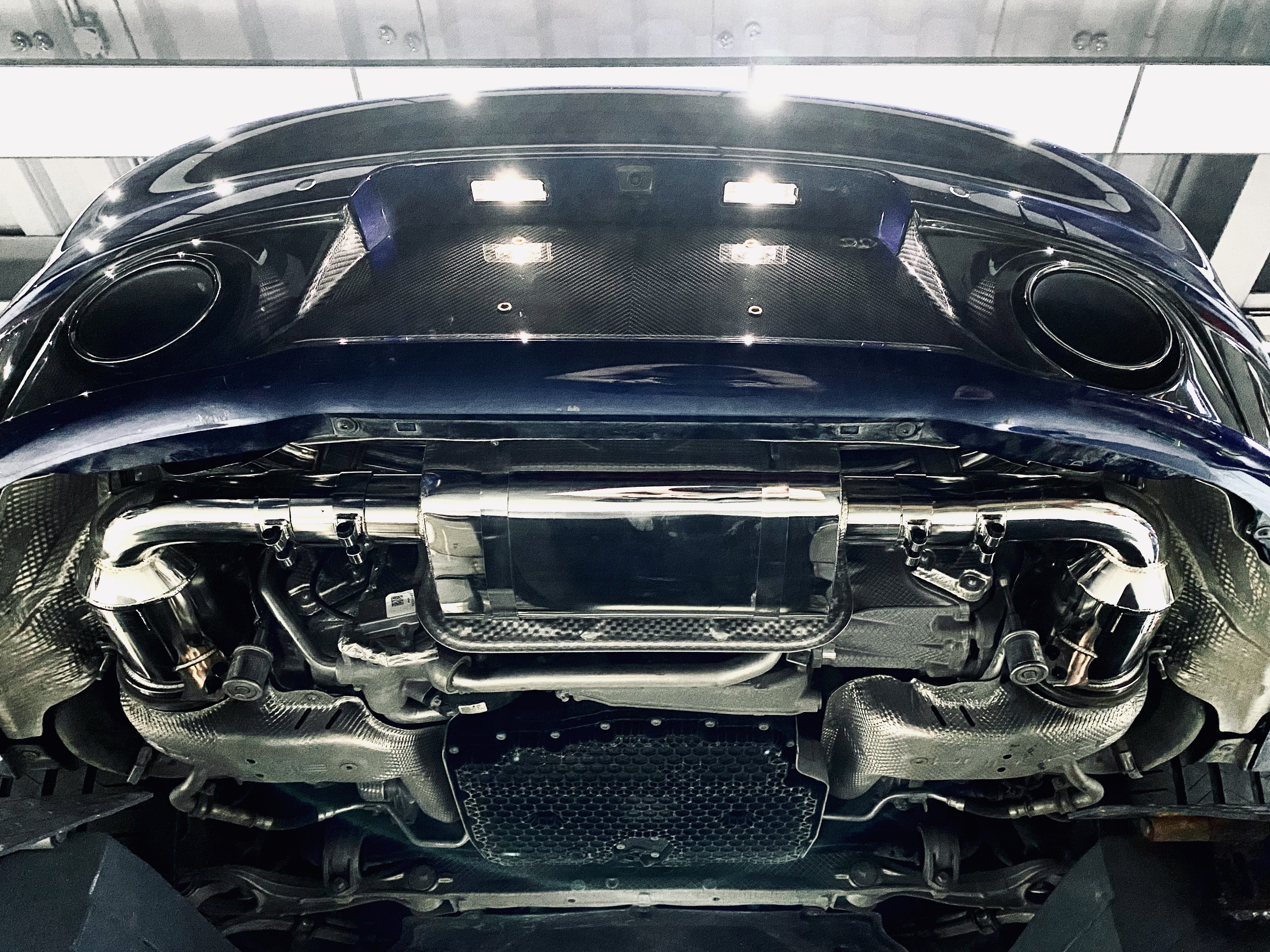 Porsche 911 992 SD Style Dry Carbon Rear Lip - styling view