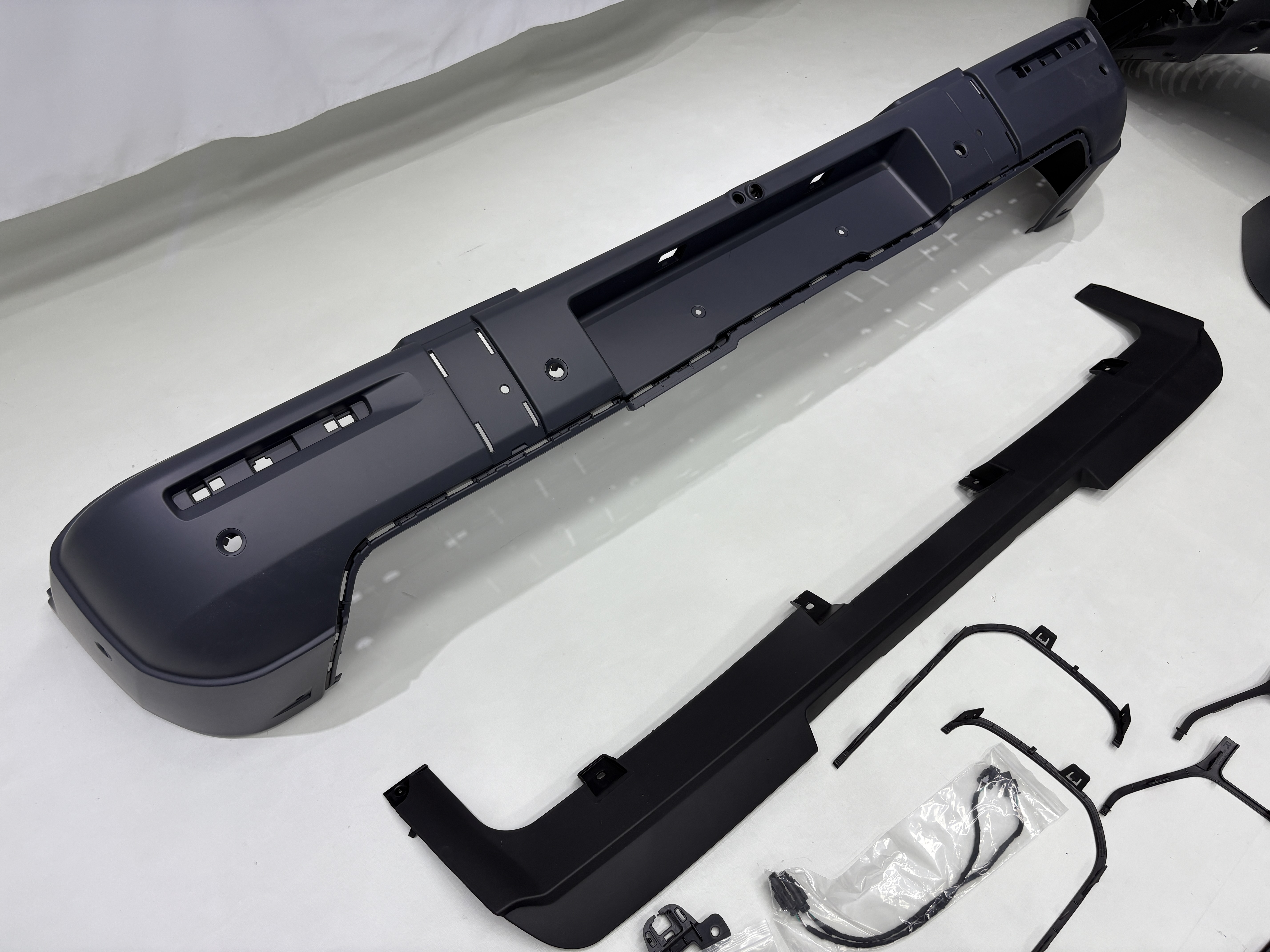 Mercedes-Benz W464/W465 G350/G500/G400 G63 AMG Style PP Conversion Kit - styling view