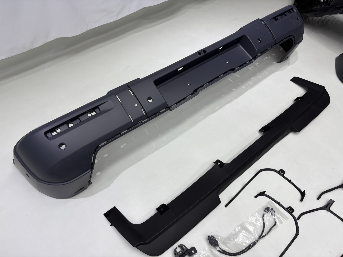 Mercedes-Benz W464/W465 G350/G500/G400 G63 AMG Style PP Conversion Kit - styling view