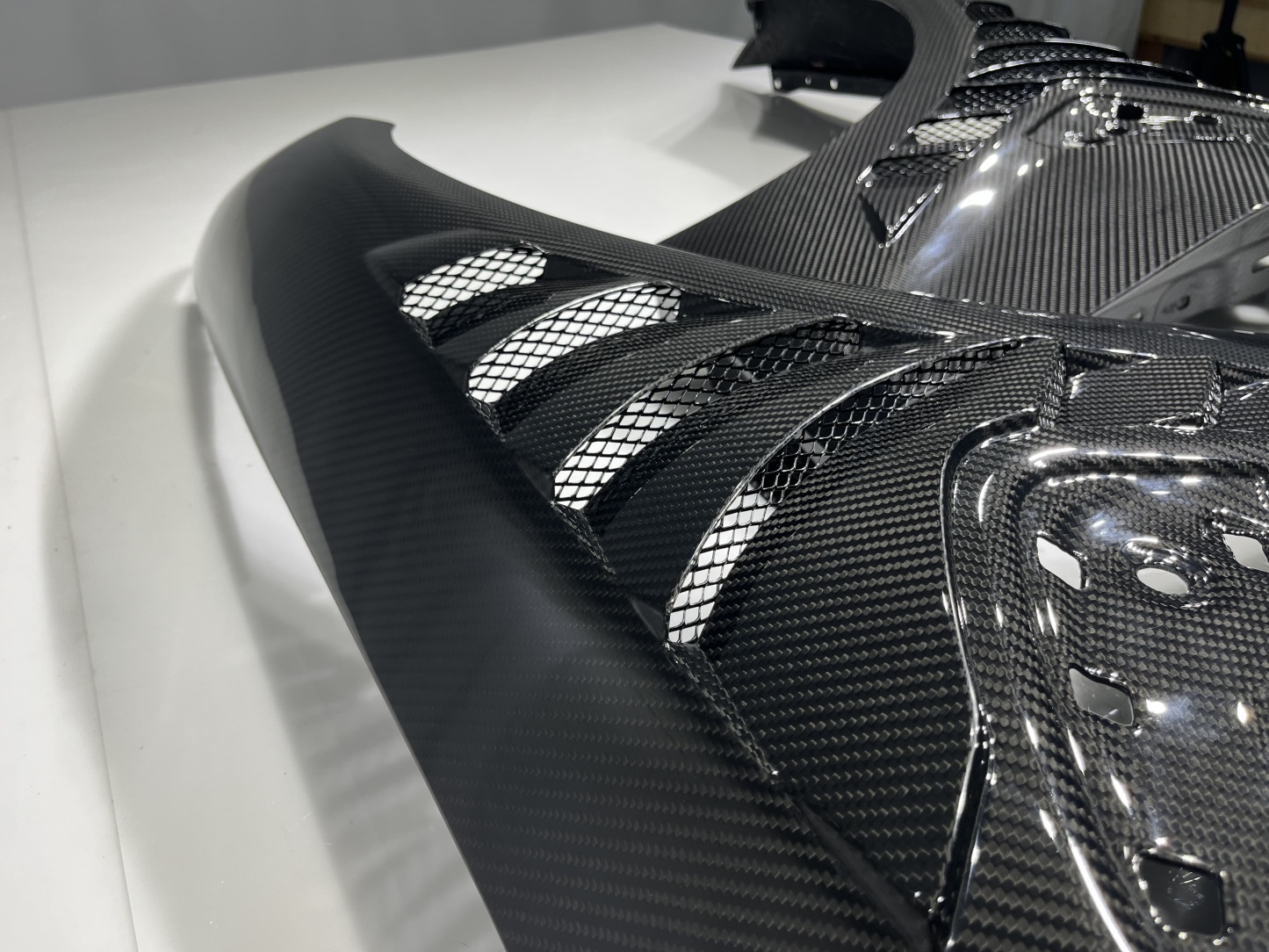 BMW G80 M3/G82 M4 Ocean Design Dry Carbon Shark-Fin Fenders - styling view
