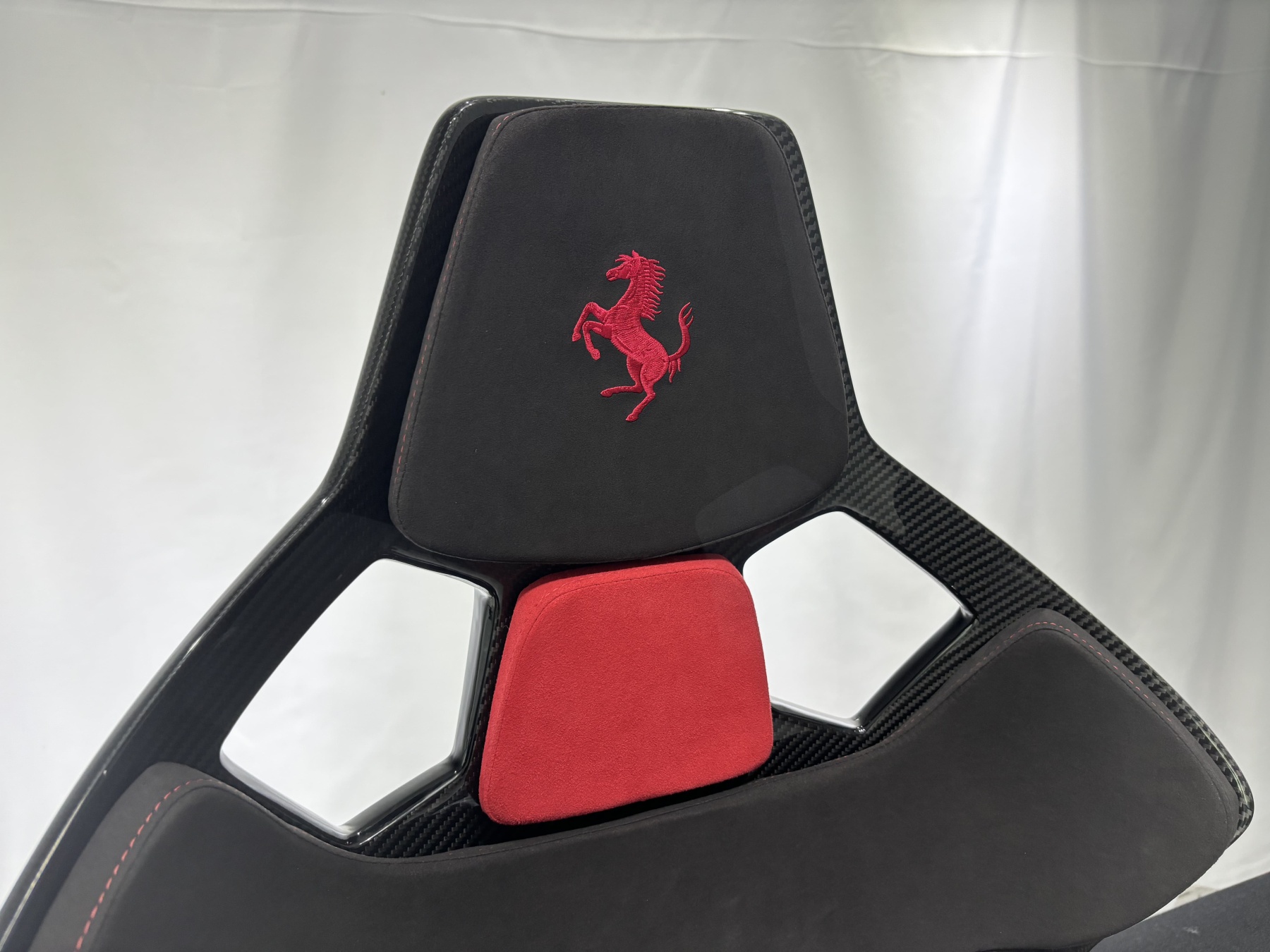 Porsche GW Style Dry Carbon Bucket Seat - styling view