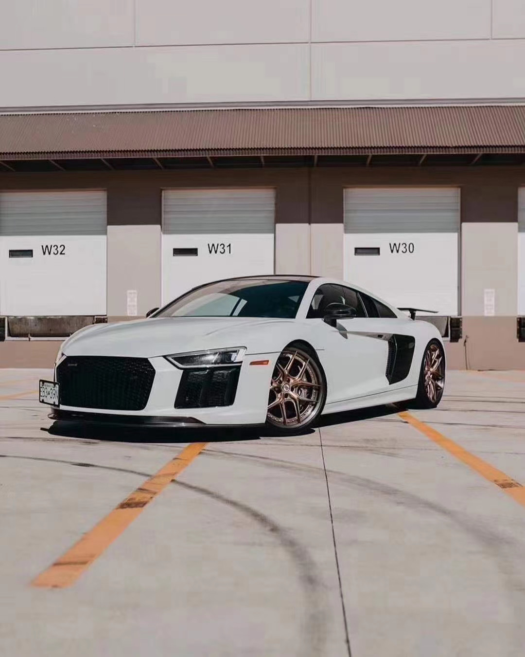Audi R8 V Style Dry Carbon Parts - styling view