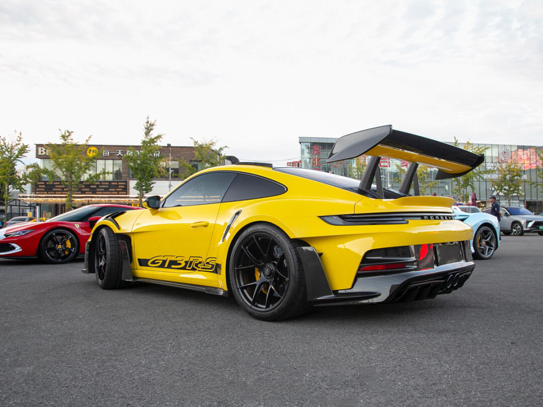 Porsche 992 GT3 RS OEM Style Dry Carbon Parts - styling view