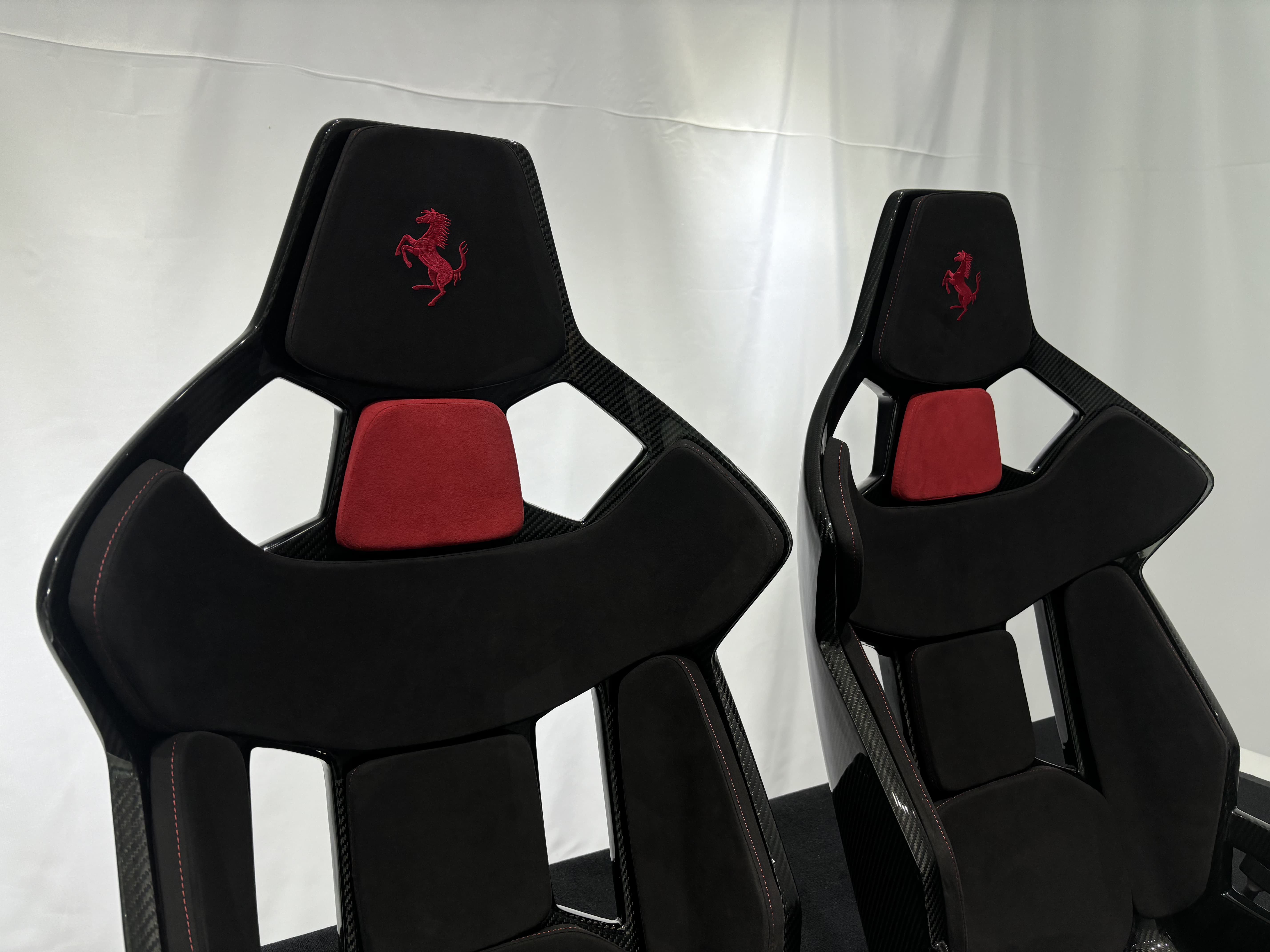 Porsche GW Style Dry Carbon Bucket Seat - styling view