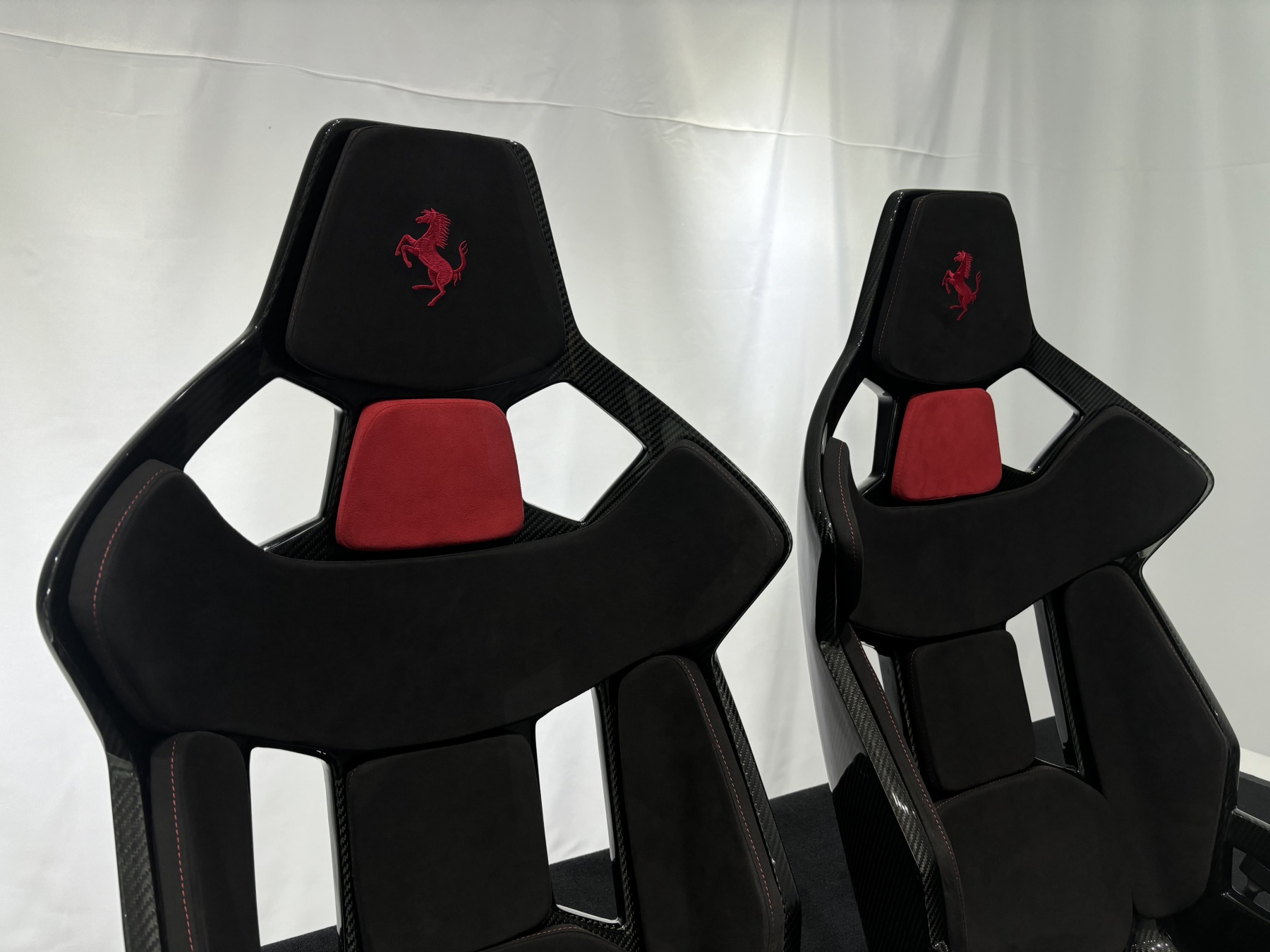 Porsche GW Style Dry Carbon Bucket Seat - styling view