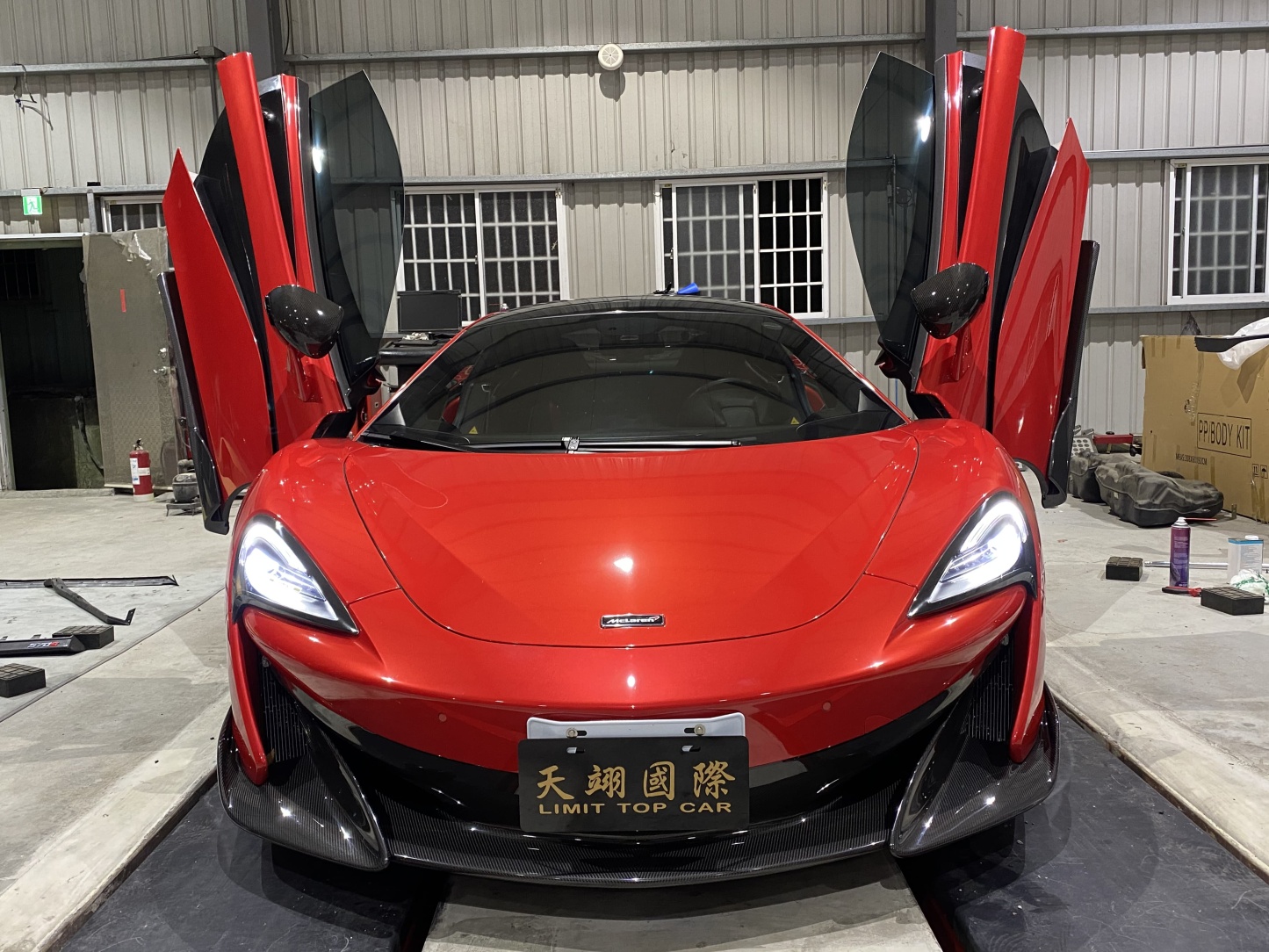 McLaren 540C / 570S to 600LT Style Carbon Fiber Conversion Kit - styling view