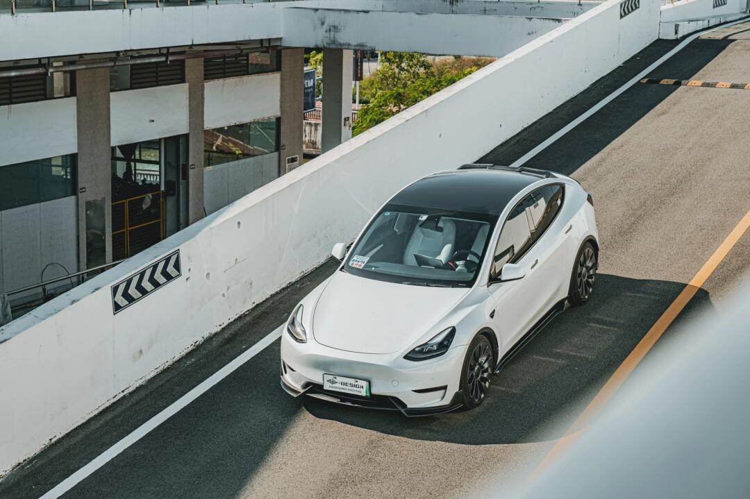 Tesla Model Y Ocean Design Gen 1 Style Dry Carbon Parts - styling view