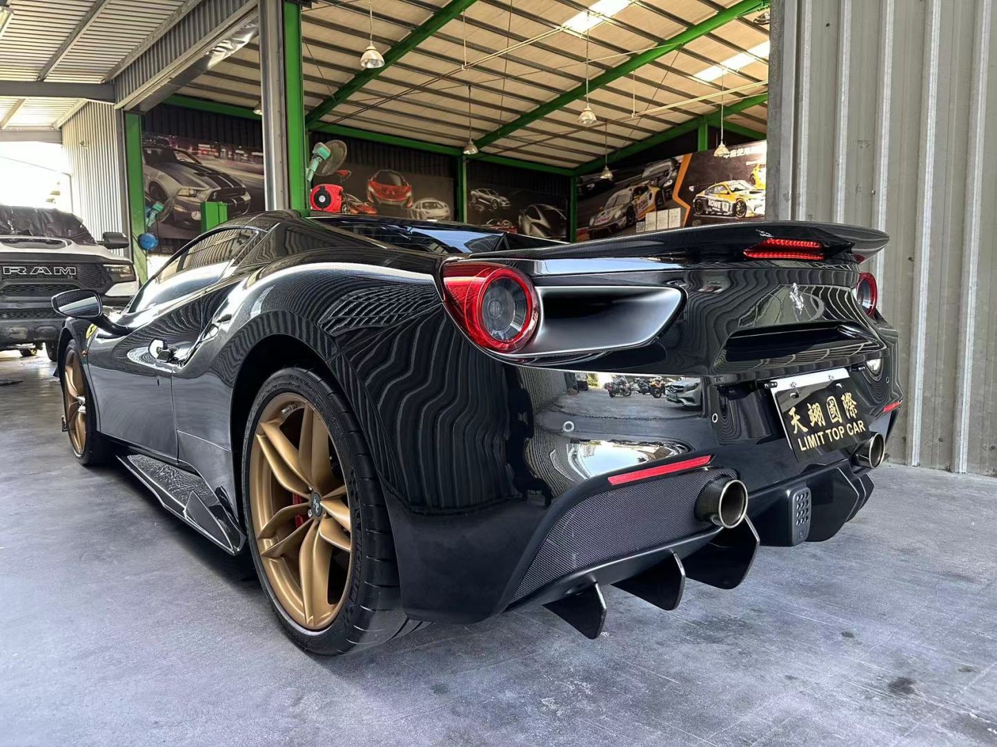 Ferrari 488 V Style Dry Carbon Parts - styling view