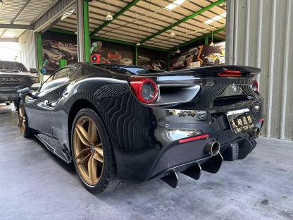 Ferrari 488 V Style Dry Carbon Parts - styling view