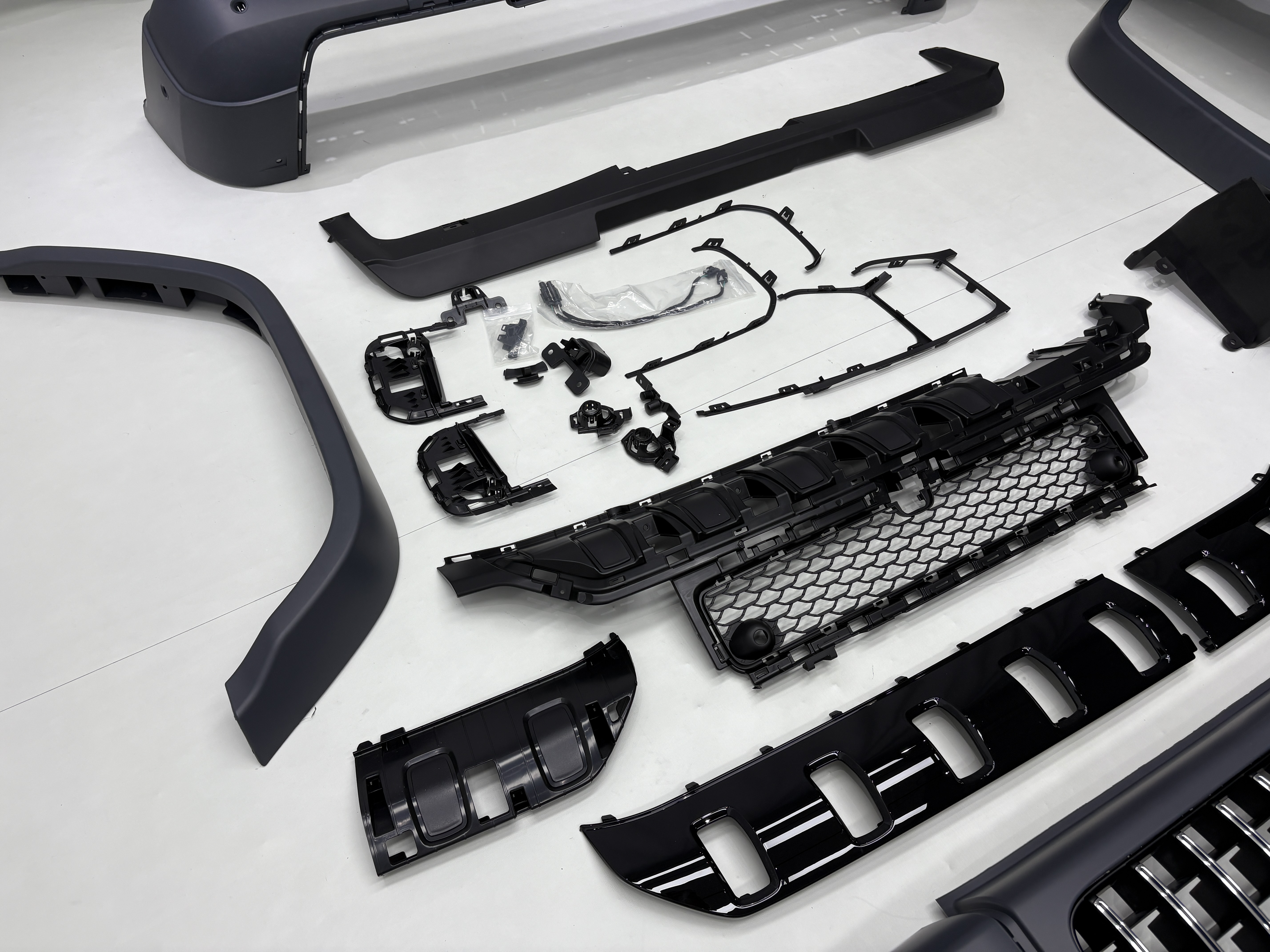 Mercedes-Benz W464/W465 G350/G500/G400 G63 AMG Style PP Conversion Kit - styling view