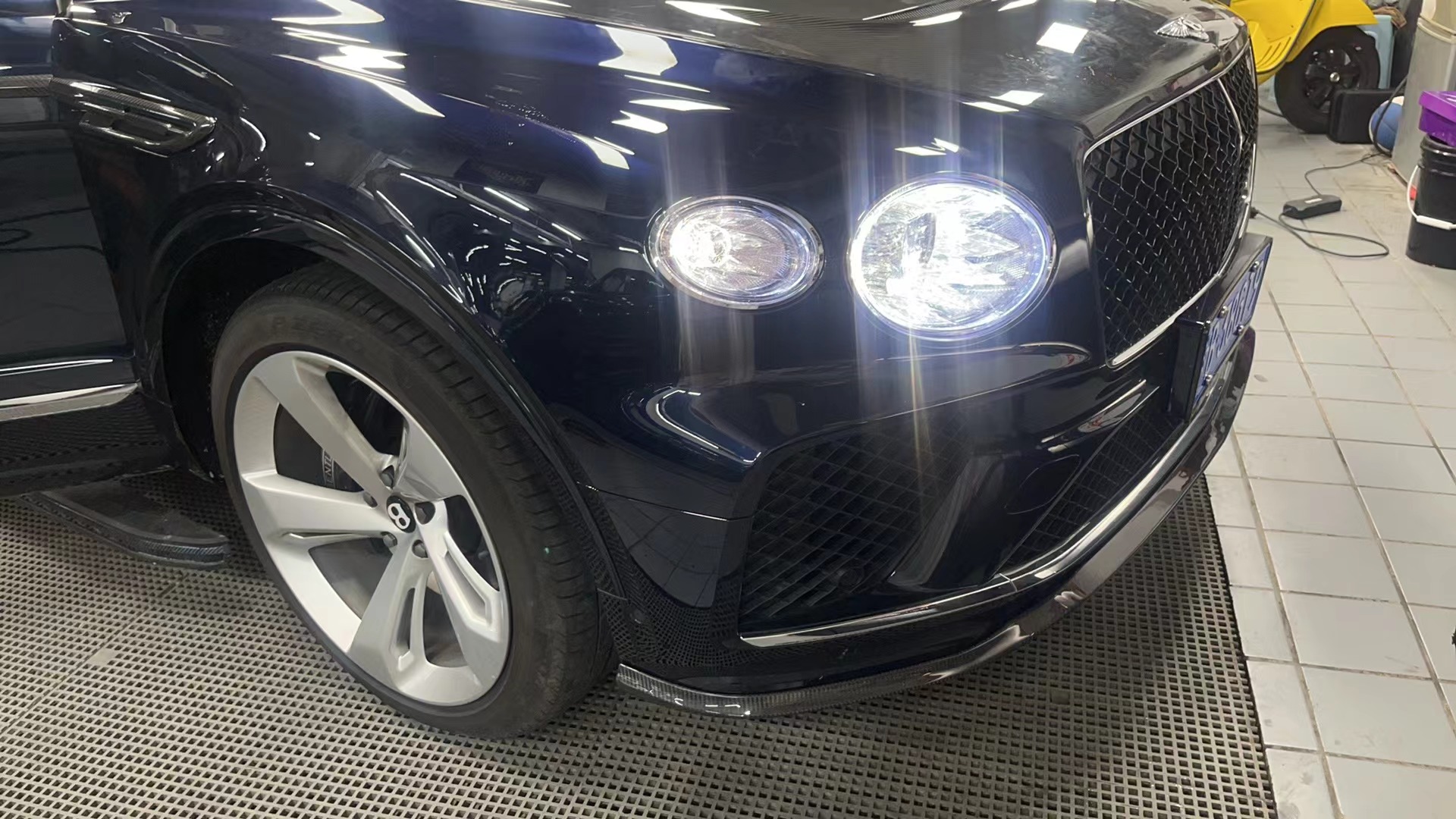 Bentley Bentayga 2021-2025 V8 S Style Dry Carbon Parts - styling view