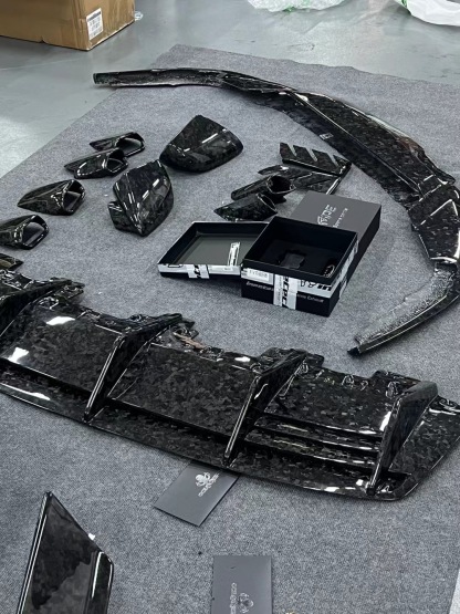 Lamborghini Huracan EVO RWD N Style Dry Carbon Parts - styling view