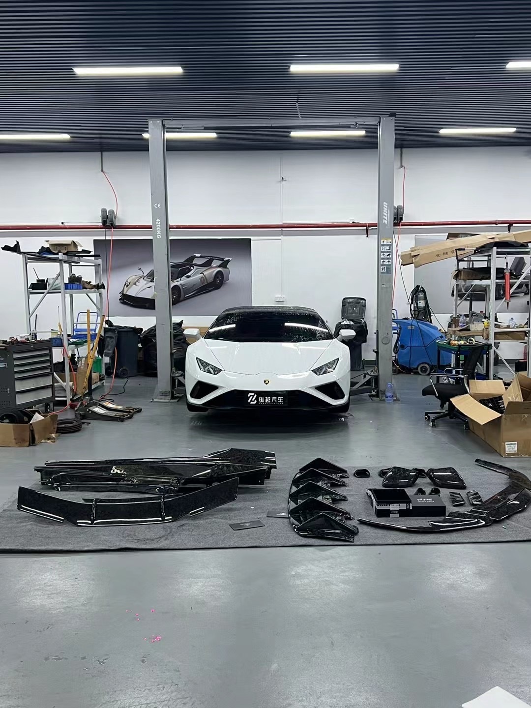 Lamborghini Huracan EVO RWD N Style Dry Carbon Parts - styling view