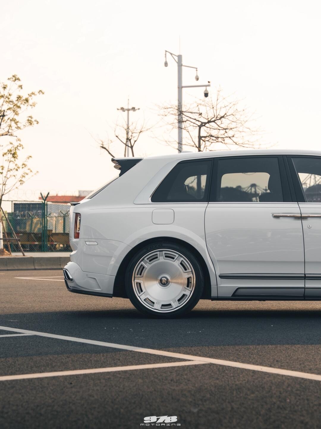 Rolls-Royce Cullinan MSY Generation 1 Style Dry Carbon Body Kit - styling view
