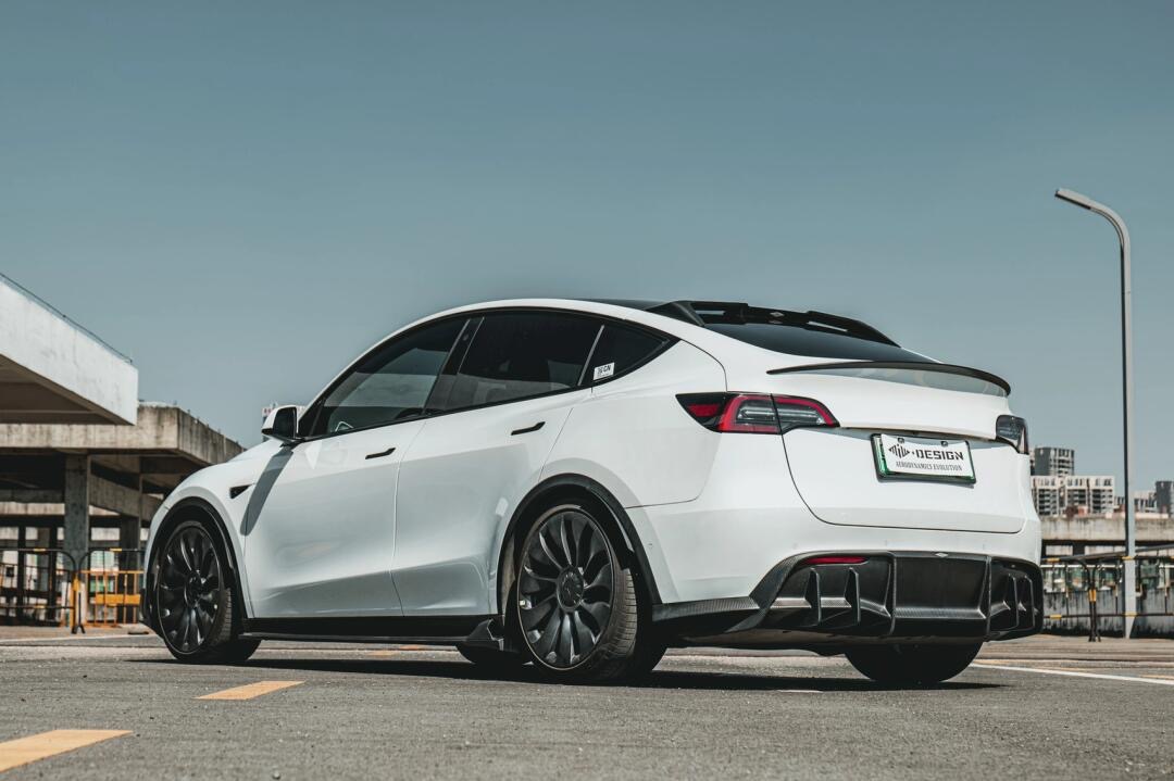 Tesla Model Y Ocean Design Gen 1 Style Dry Carbon Parts - styling view