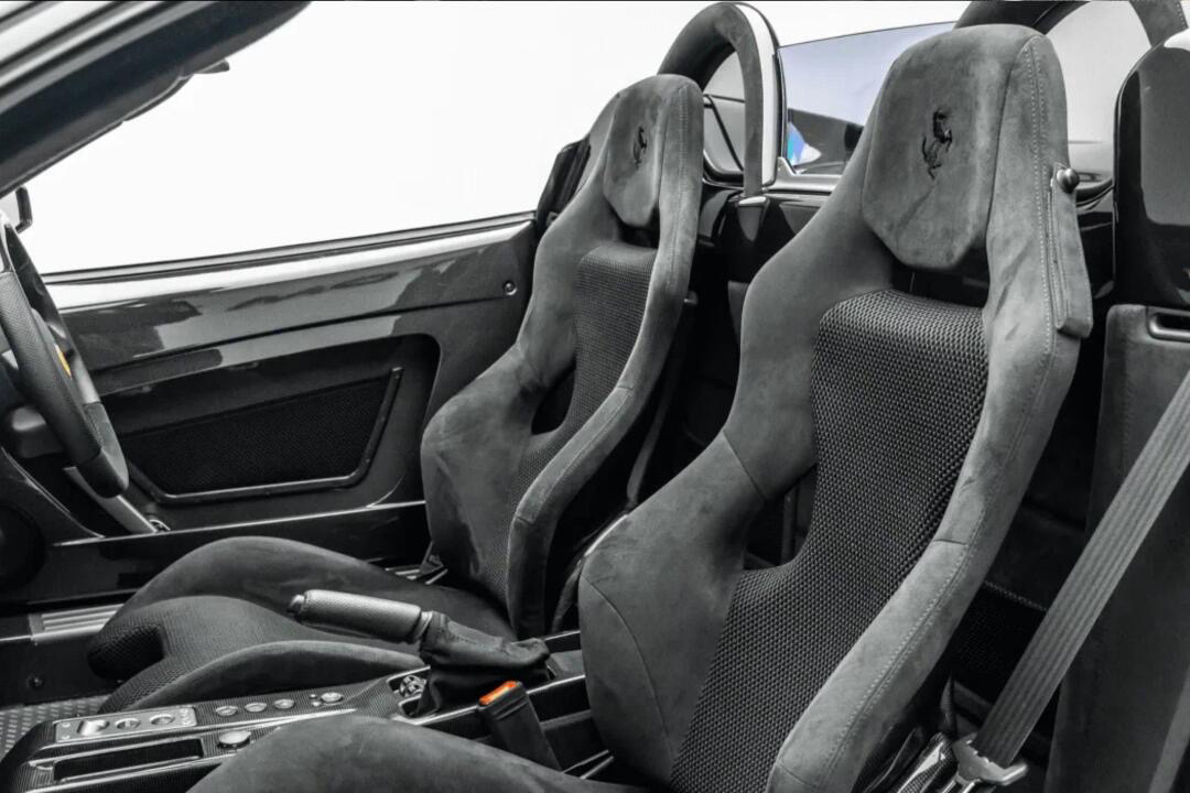 Ferrari F430/458/488/F8 Style Dry Carbon Bucket Seat - styling view