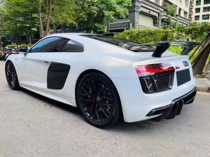 Audi R8 V Style Dry Carbon Parts - styling view