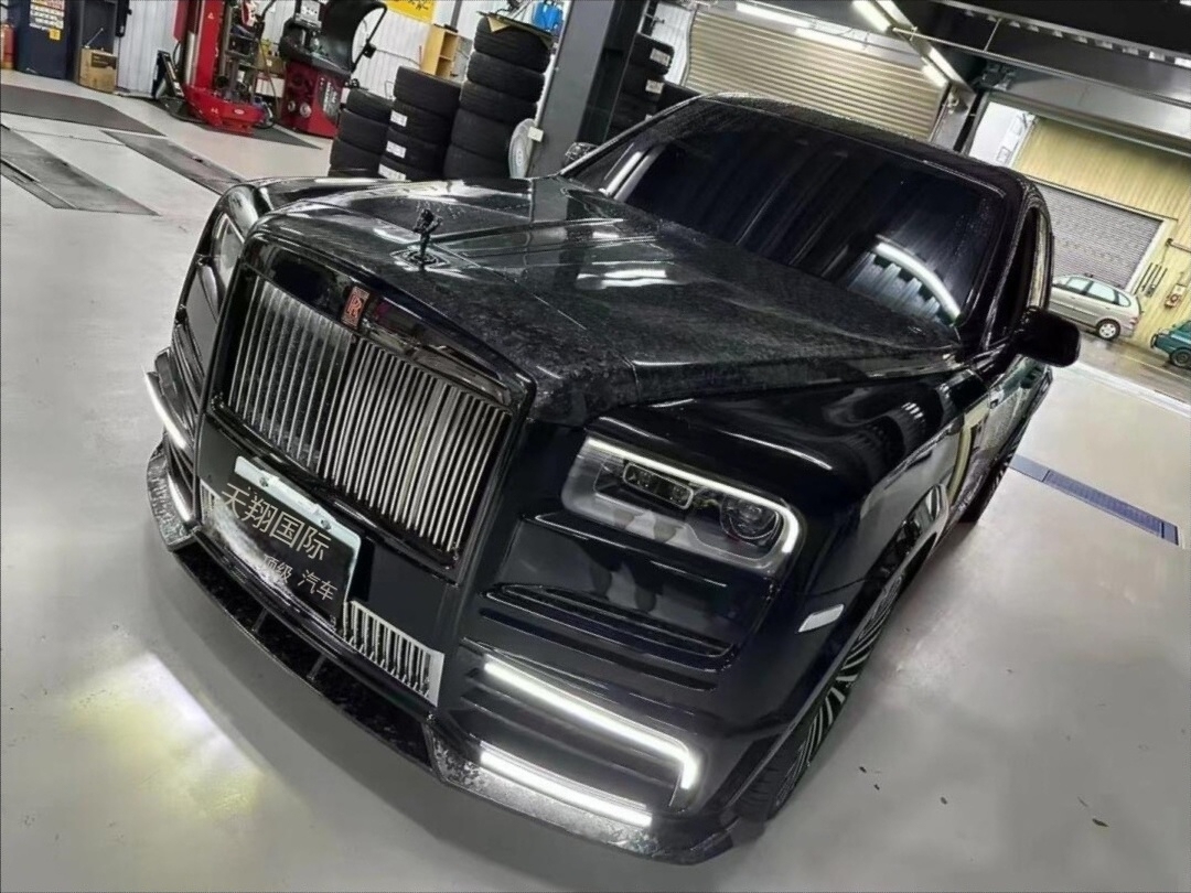 Rolls-Royce Cullinan MSY Generation 2 Style Dry Carbon Body Kit - styling view