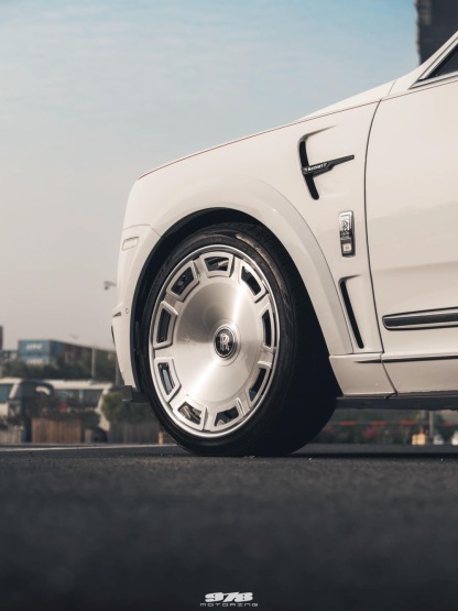 Rolls-Royce Cullinan MSY Generation 1 Style Dry Carbon Body Kit - styling view