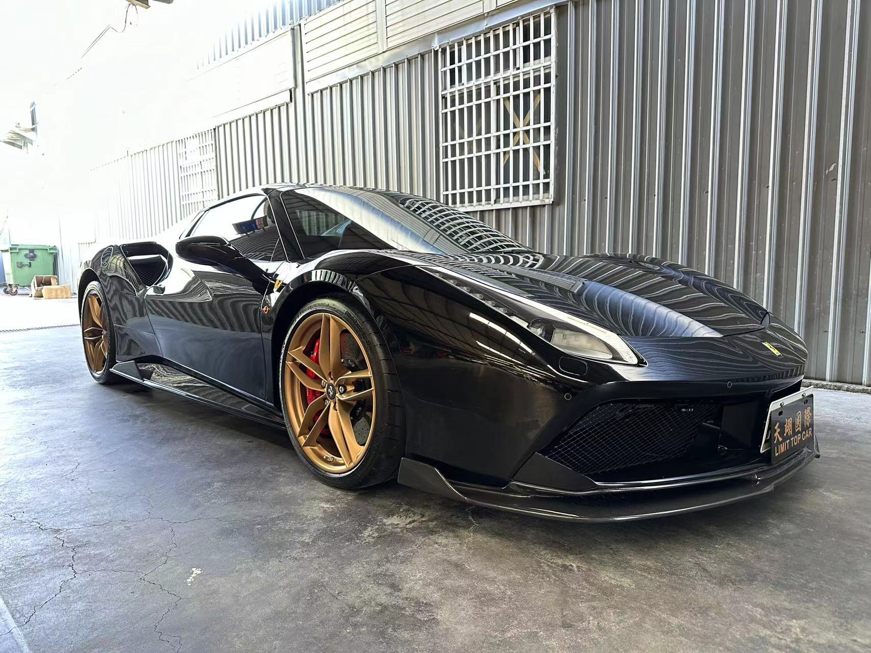 Ferrari 488 V Style Dry Carbon Parts - styling view