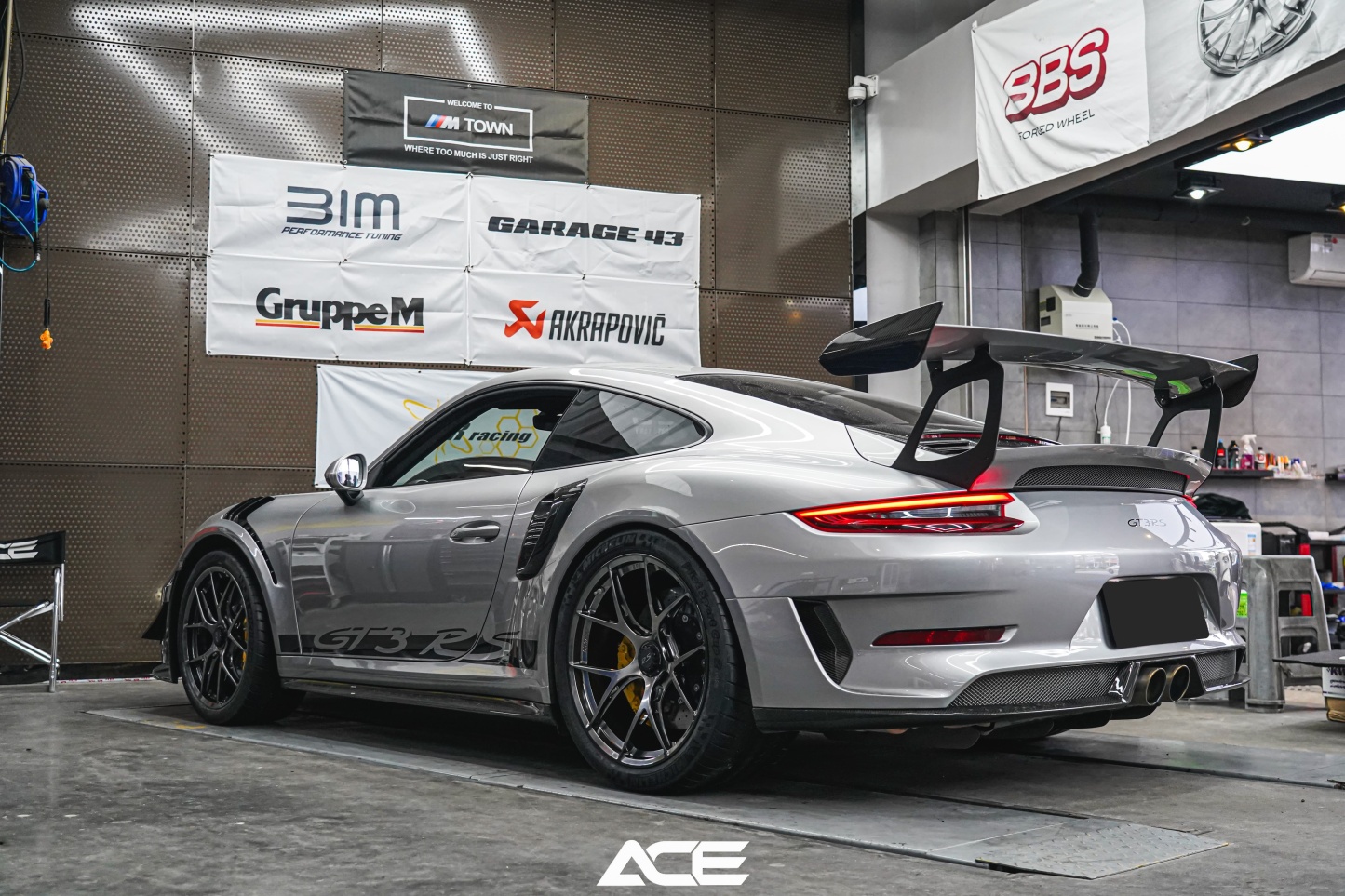 Porsche 991 GT3 RS OEM Style Dry Carbon Parts - styling view