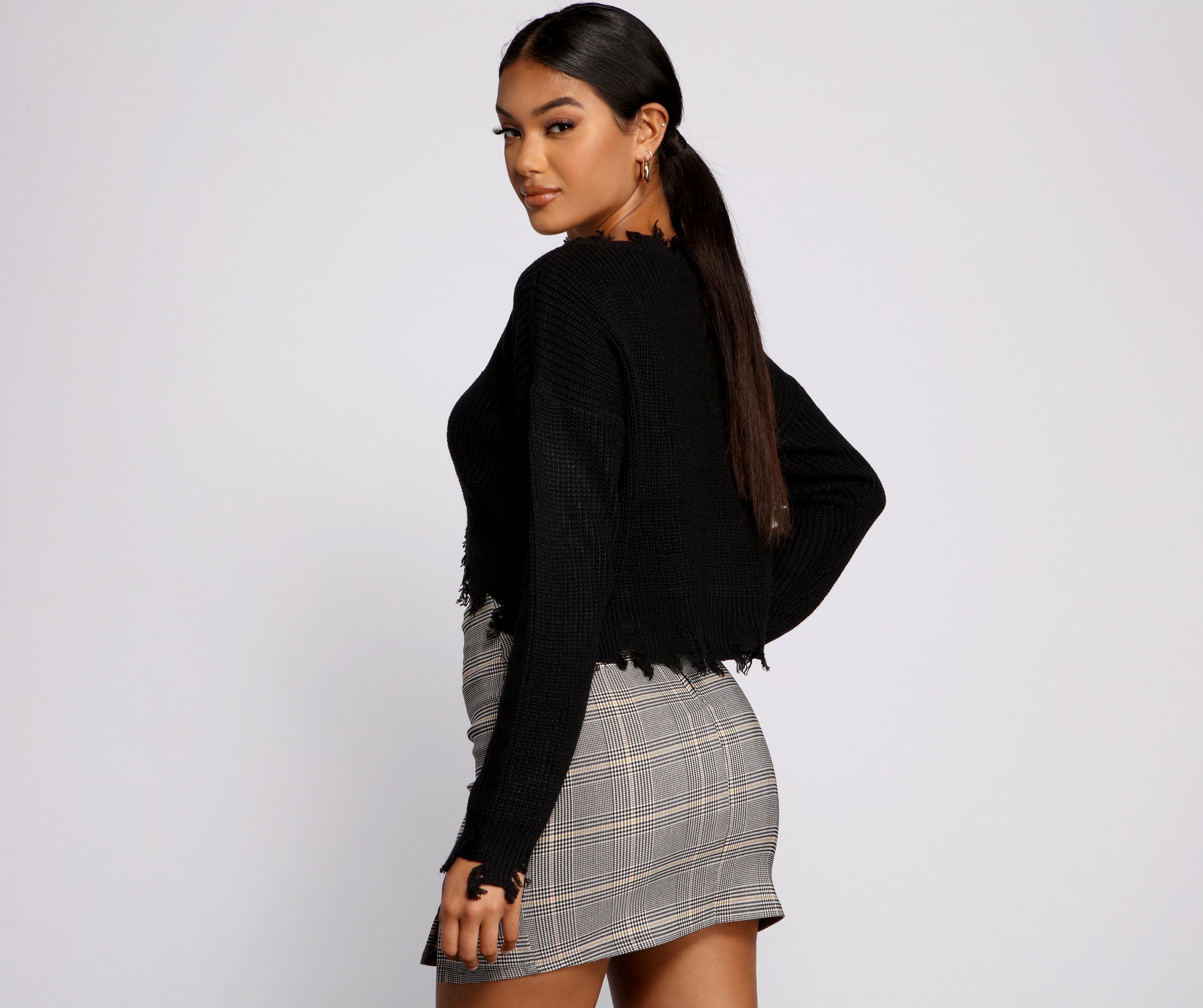 Stylishly Distressed Cropped Sweater - Lady Occasions