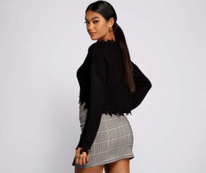 Stylishly Distressed Cropped Sweater - Lady Occasions