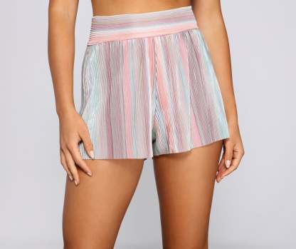 Trendy Pleated And Striped Shorts - Lady Occasions