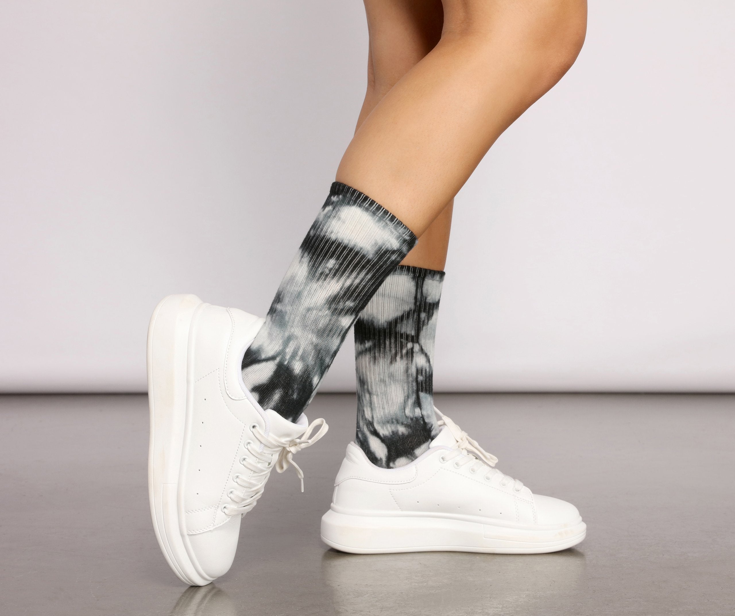 Tie Dye Crew Socks - Lady Occasions