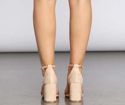 Livin' The Life Square Low Heels - Lady Occasions
