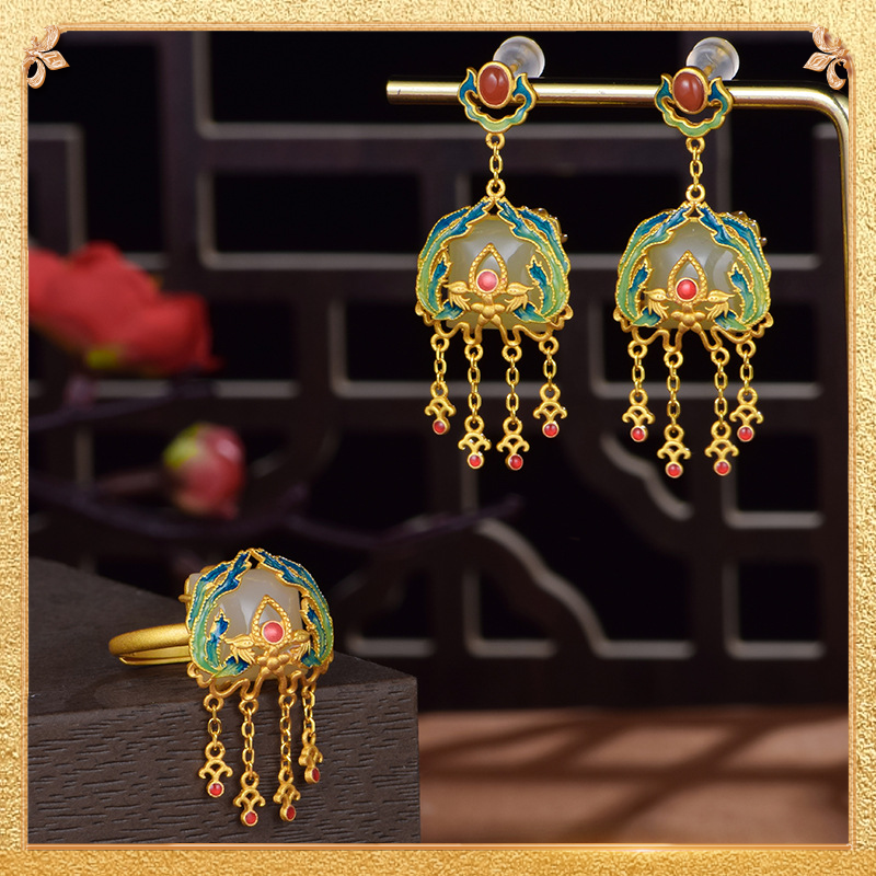 the third display of the phoenixes earrings
