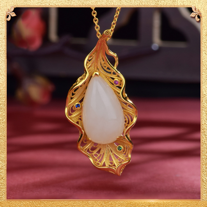 close-up of the front side of the autumn leaves pendant