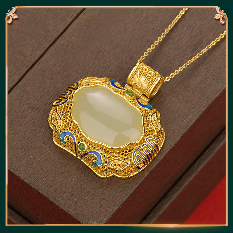 the second display of the oblong ruyi pendant